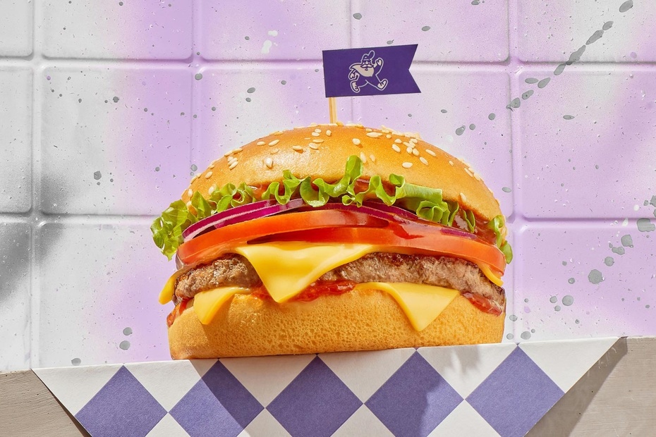 Острый бургер с соусом кочудян Острый бургер с соусом кочудян - Достаевский