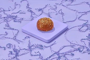 Ореховый берлинер с шоколадной глазурью