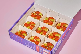 Бокс Мини-пицца с пепперони и томатным соусом