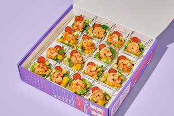 Бокс Мини-салаты с креветками и манго