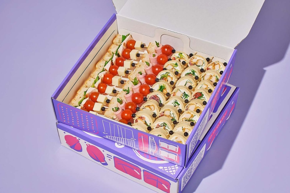 Бокс Рулетики с куриными стрипсами и канапе ассорти - Достаевский