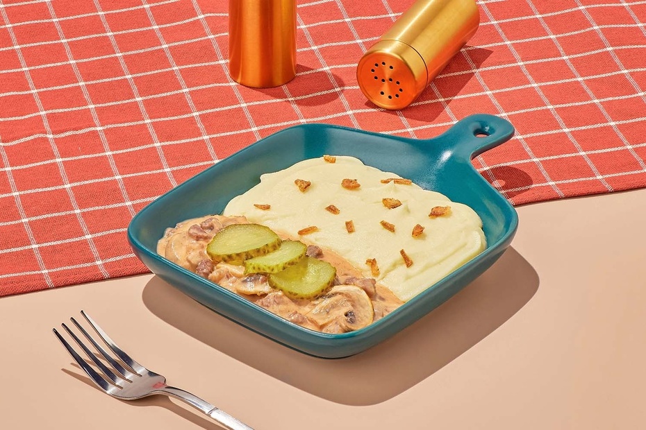 Бефстроганов с грибами и картофелем Бефстроганов с грибами и картофелем - Достаевский