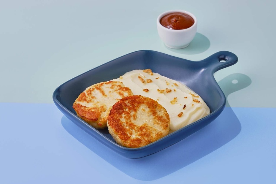 Домашние котлеты из курицы с картофельным пюре. Домашние котлеты из курицы с картофельным пюре. - Достаевский