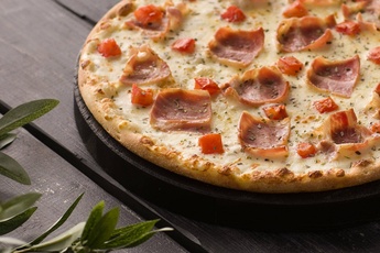 Пицца «Карбонара» на тонком тесте 30 см