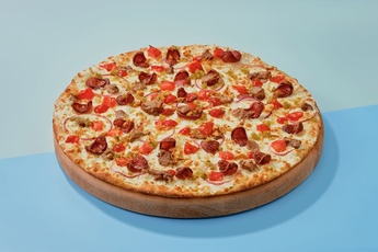 Пицца «Мясная острая» на тонком тесте 30 см