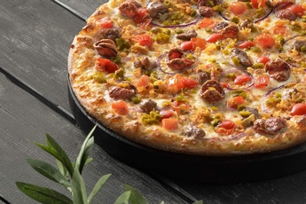 Пицца «Мясная острая» на тонком тесте 30 см
