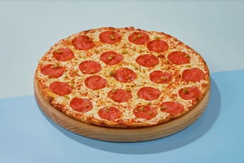 Пицца «Пепперони» на тонком тесте 30 см