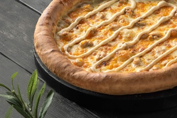 Пицца «Сырный цыпленок» с сырным бортом 30 см