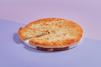 Осетинский пирог 30 см с курицей и сыром