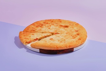 Осетинский пирог 30 см с помидором и сыром