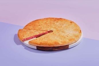 Осетинский пирог 30 см с творогом и малиной