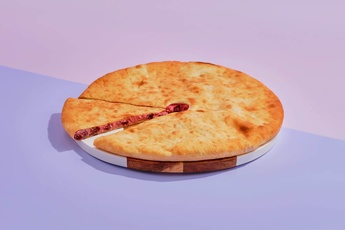 Осетинский пирог 30 см с творогом и вишней