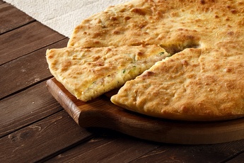 Осетинский пирог 30 см с курицей и сыром