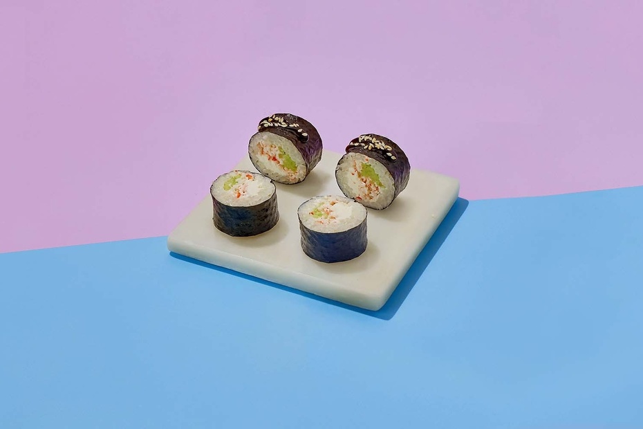 Ролл крабовый в соусе унаги 1/2 - Достаевский