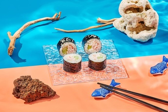 Ролл крабовый в соусе унаги 1/2