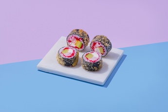 Темпурный ролл с креветкой 1/2