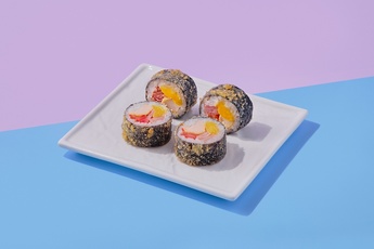 Темпурный ролл с курицей 1/2