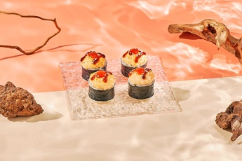 Запеченный ролл с креветкой в сырном соусе 1/2