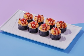 Запеченный ролл с креветкой в сырном соусе