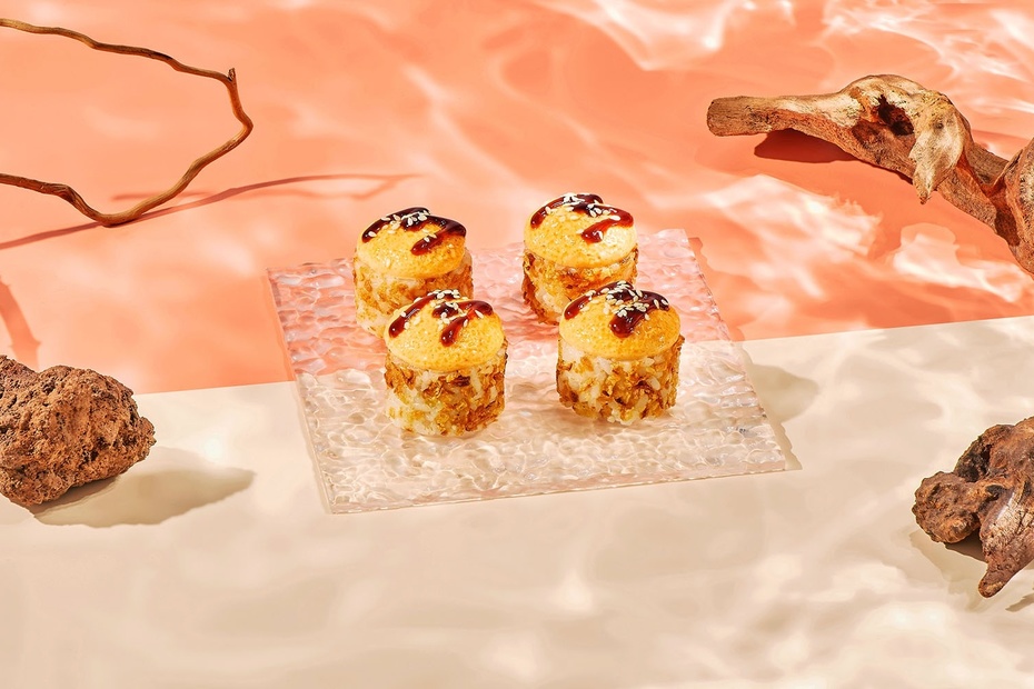 Запеченный ролл с куриными стрипсами и беконом 1/2 - Достаевский