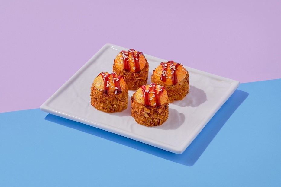 Запеченный ролл с куриными стрипсами и беконом 1/2 - Достаевский