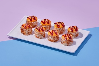 Запеченный ролл с куриными стрипсами и беконом