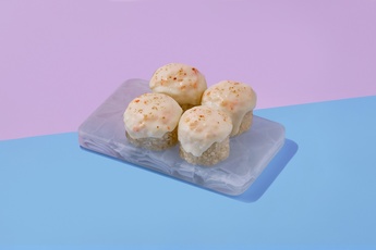 Запеченный ролл с моцареллой и креветкой 1/2