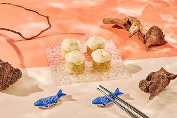 Запеченный ролл с моцареллой и креветкой 1/2