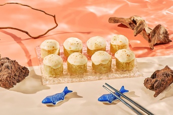 Запеченный ролл с моцареллой и креветкой