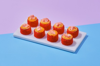 Запеченный ролл с острым лососем