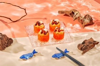 Запеченный ролл с тигровой креветкой 1/2