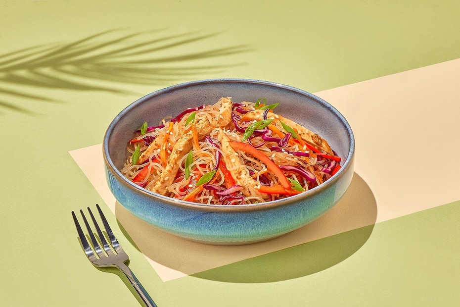 Салат с фунчозой и курицей Салат с фунчозой и курицей - Достаевский