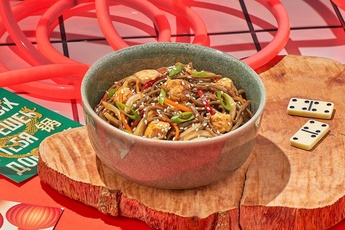 Курица терияки с гречневой лапшой