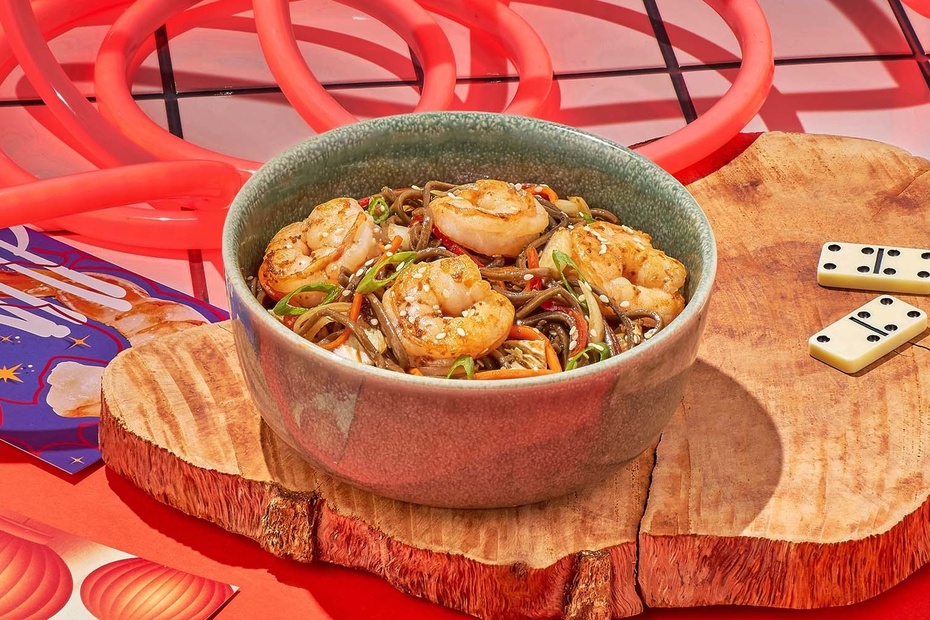 Тигровые креветки с гречневой лапшой Тигровые креветки с гречневой лапшой - Достаевский